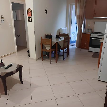 Ομορφο Διαμερισμα Στο Κεντρο Της Πολης Με Παρκιν Tríkala Exterior foto